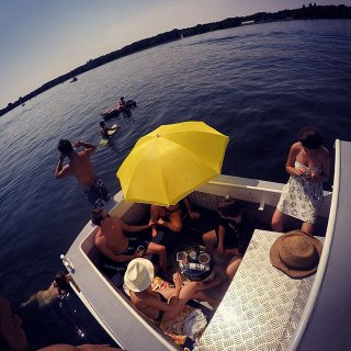 Im Boot und drum herum