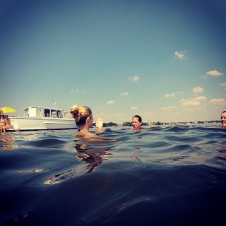 Im Boot und drum herum